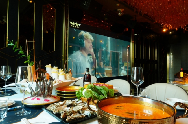 ▲上海温莎KTV（陆家嘴）店的“吃喝唱复合型”体验。（来源：商家供图）